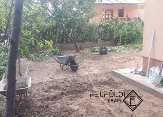 Műfű telepítés közben 1