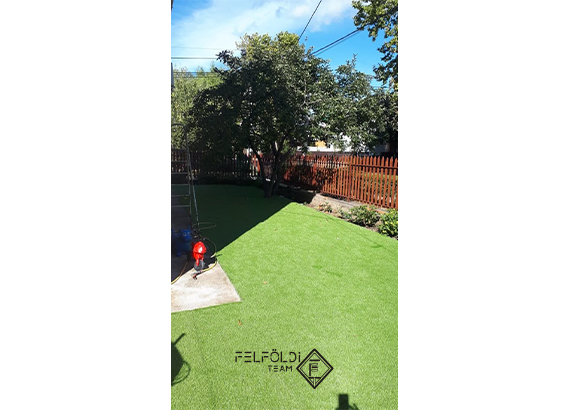 Műfű udvaron – Budapest XIX. kerület